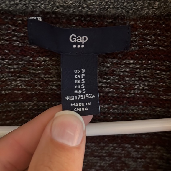 Gap gray and maroon cardigan - Picture 2 of 5
